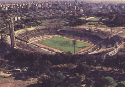 Boca jugando en el Centenario de Montevideo